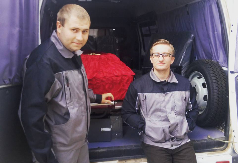 Глава группы компаний «Ритуал Сервис» Илья Болтунов (cлева) и главный редактор журнала «Археология русской смерти» Сергей Мохов (справа). Фото: Facebook