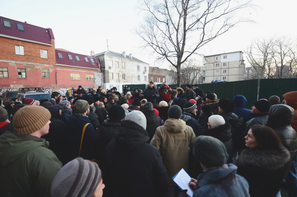 Во Владивостоке прошел митинг против строительства супермаркета