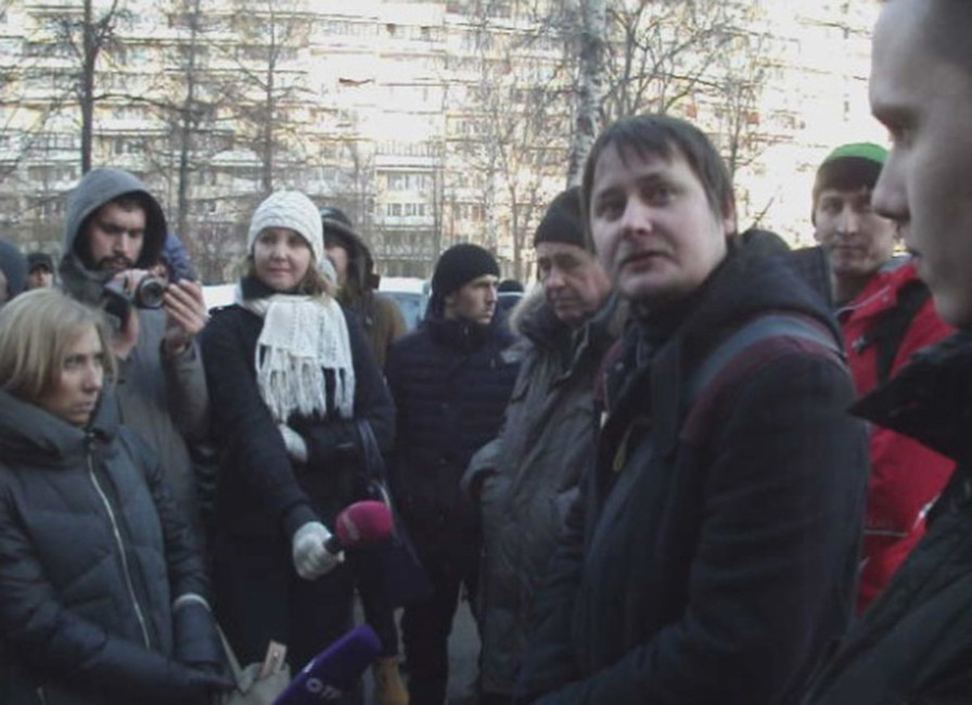 Григорий Сивачев во время задержания рабочих СМУ-77 и Горизонта у Трудовой инспекции, 20 января 2017. Фото: rwp.ru