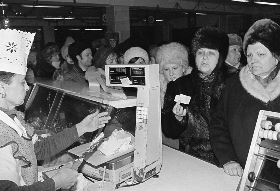 В России вводят продуктовые карточки. Что о них известно?