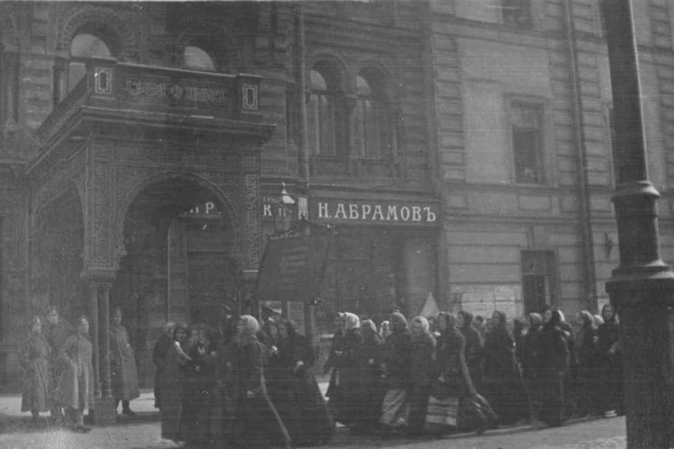 Демонстрация женщин на Литейном проспекте, 23 февраля 1917 год. Фото: Джеймс Максвелл Прингл