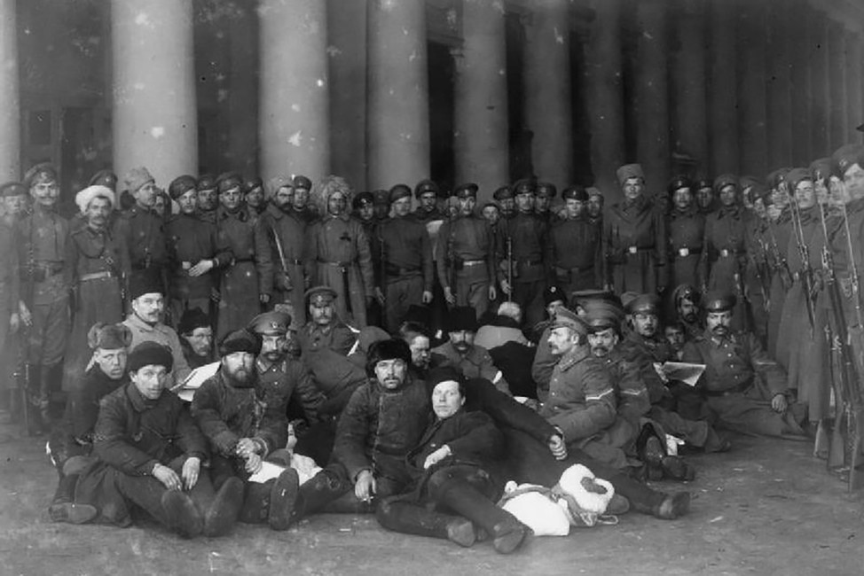 Группа арестованных жандармов.