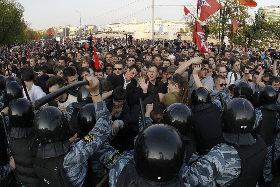 Во время акции «Марш миллионов» на Болотной площади в Москве. 6 мая 2012. Фото: Михаил Воскресенский / Reuters