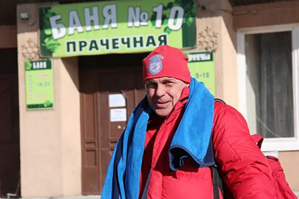 Один из активистов, выступающих за возобновление работы бани № 10 -лидер болельщиков футбольного клуба «Сокол» Сергей Шамиев
