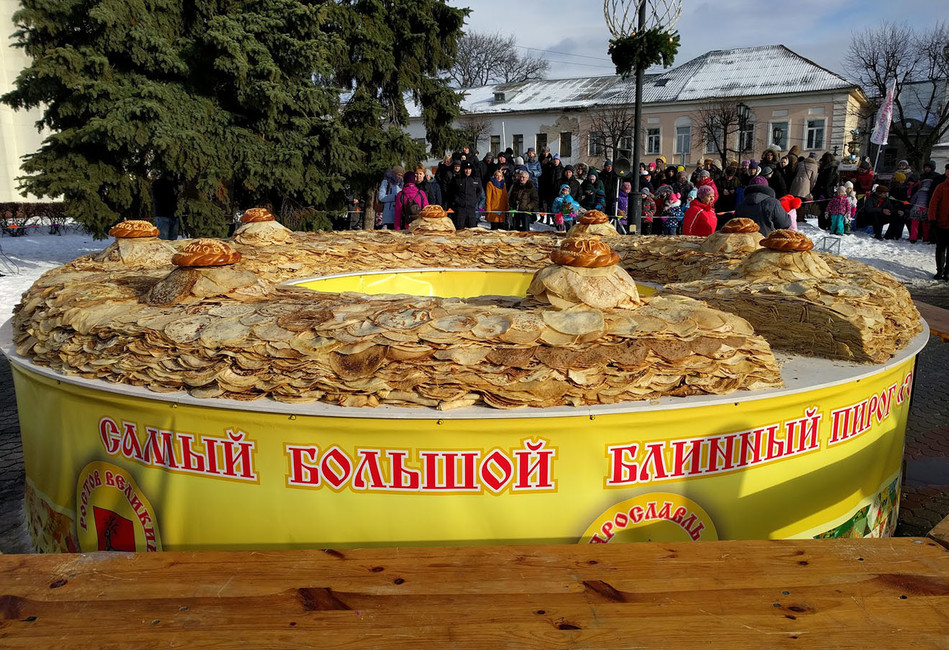 Самый большой блинный пирог в мире может оказаться на свалке