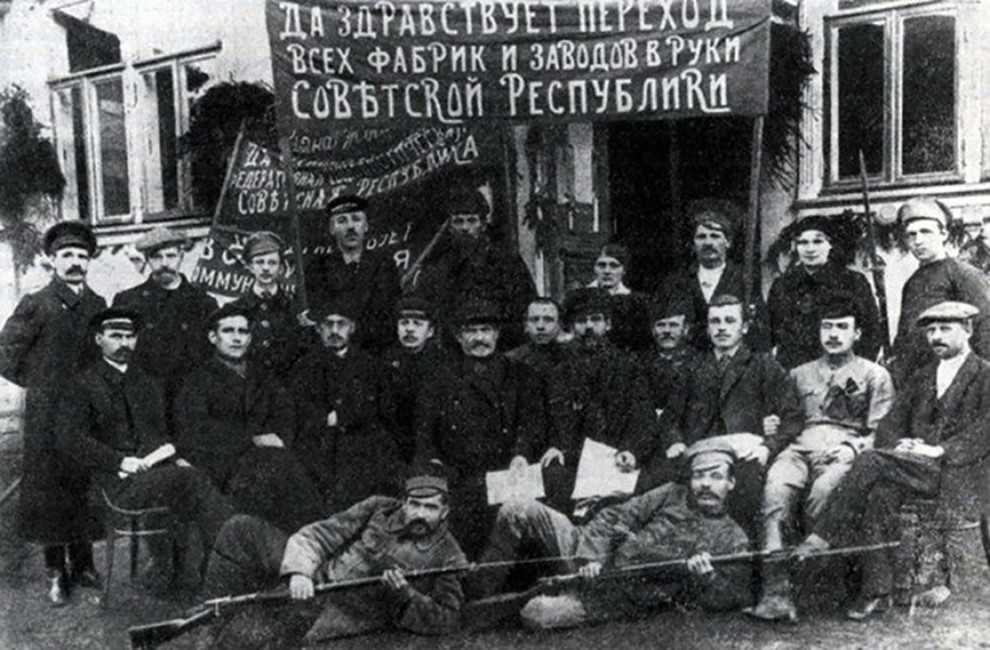 Рабочие национализированной «Ликинской мануфактуры», декабрь 1917 года