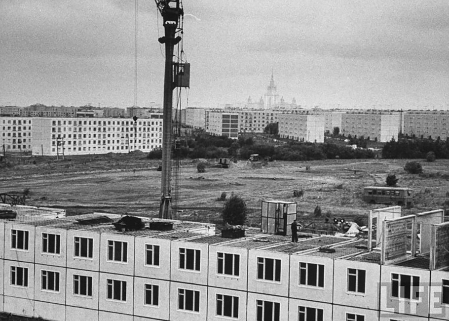 Строительство «хрущевок» в Новых Черемушках, 1950-е годы. Фото: Стэн Вейман / архив журнала LIFE