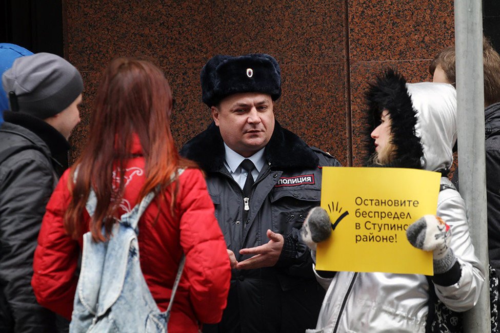 Во время пикета перед зданием областного МВД. Фото: Норвежский Лесной