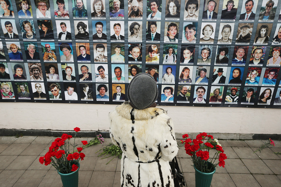 Акция памяти, посвященная 14-й годовщине трагических событий на Дубровке. Фото: Дмитрий Серебряков / ТАСС