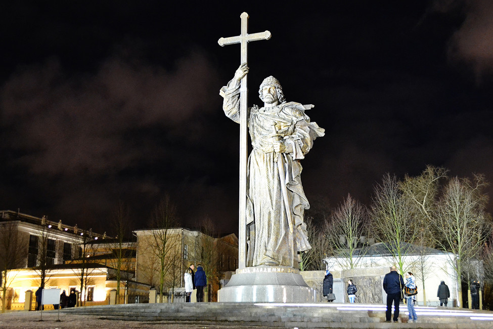 Памятник князю Владимиру в Москве. Фото: Ирина Дмитриева / ТАСС