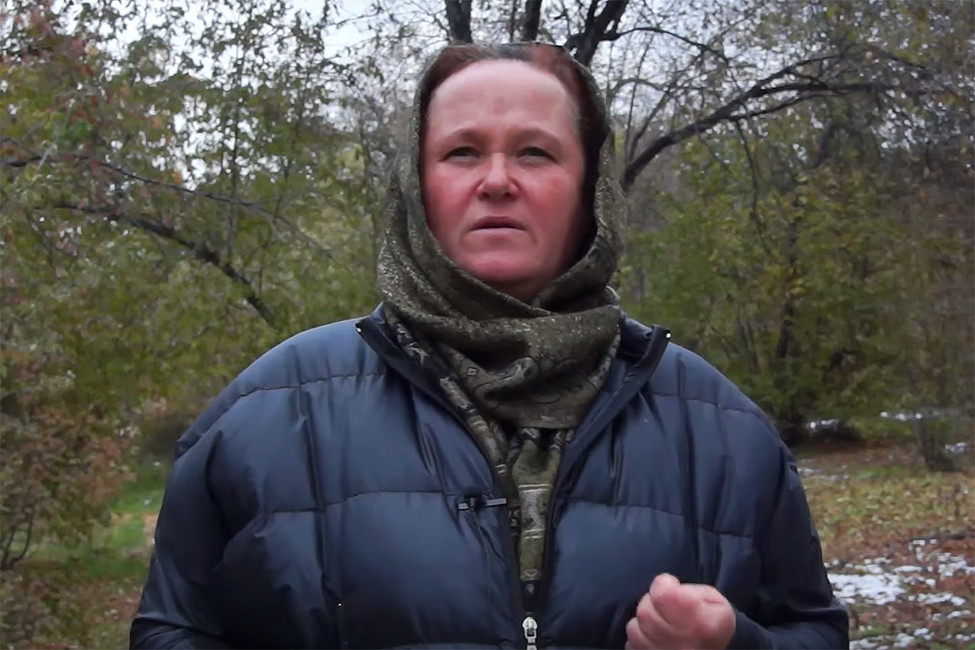 Елена Абубакарова во время обращения к Рамзану Кадырову