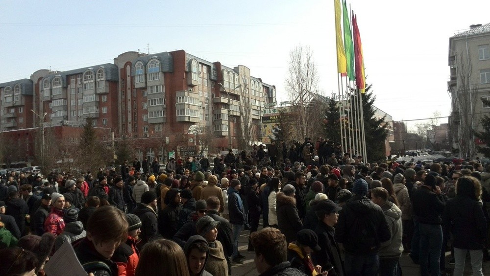 На митинг против коррупции в Омске вышло больше двух тысяч человек