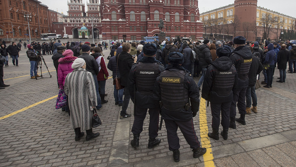 2 апреля, Манежная площадь. Протестные гуляния полиции