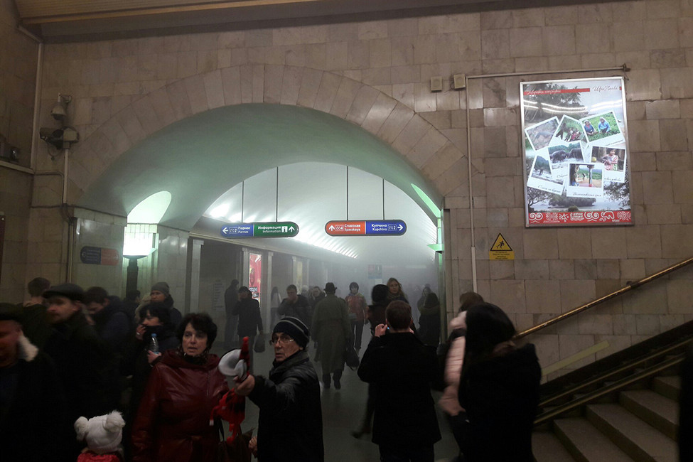 Задымление на станции метро "Сенная площадь"в Санкт-Петербурге, 3 апреля 2017. Источник: vk.com/spb_today