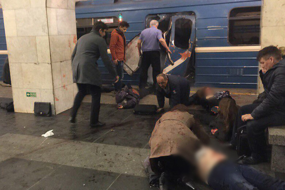 Cтанция метро «Технологический институт» в первые минуты после взрыва, 3 апреля 2017. Источник: vk.com/spb_today