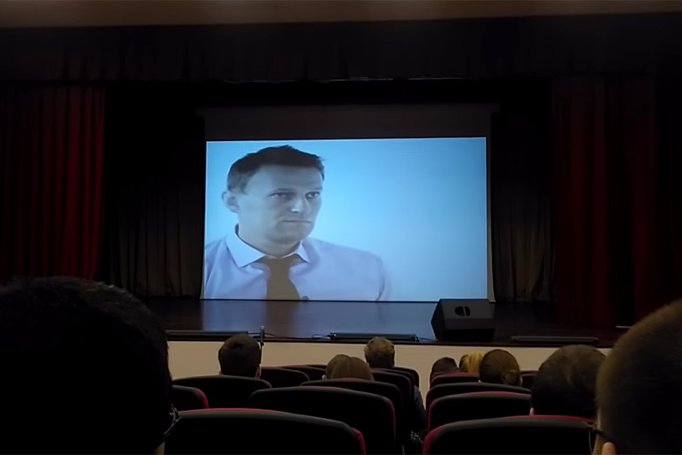 Во Владимире студентам показали фильм про Навального-Гитлера