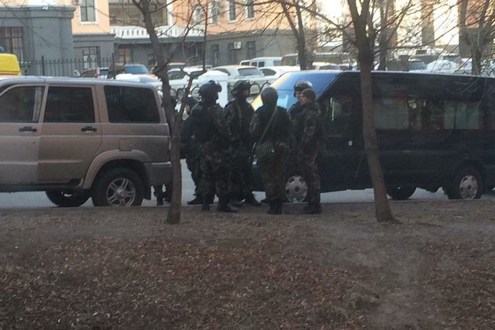 Нападение на приемную ФСБ в Хабаровске. Что известно к этому часу?