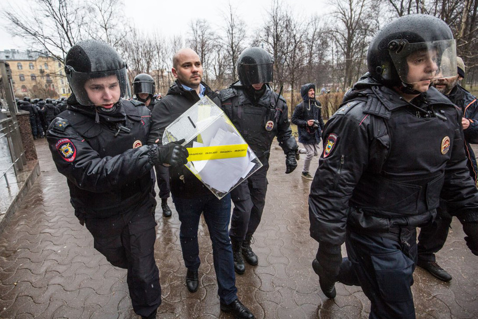 Задержание Андрея Пивоварова. Фото: Дэвид Френкель