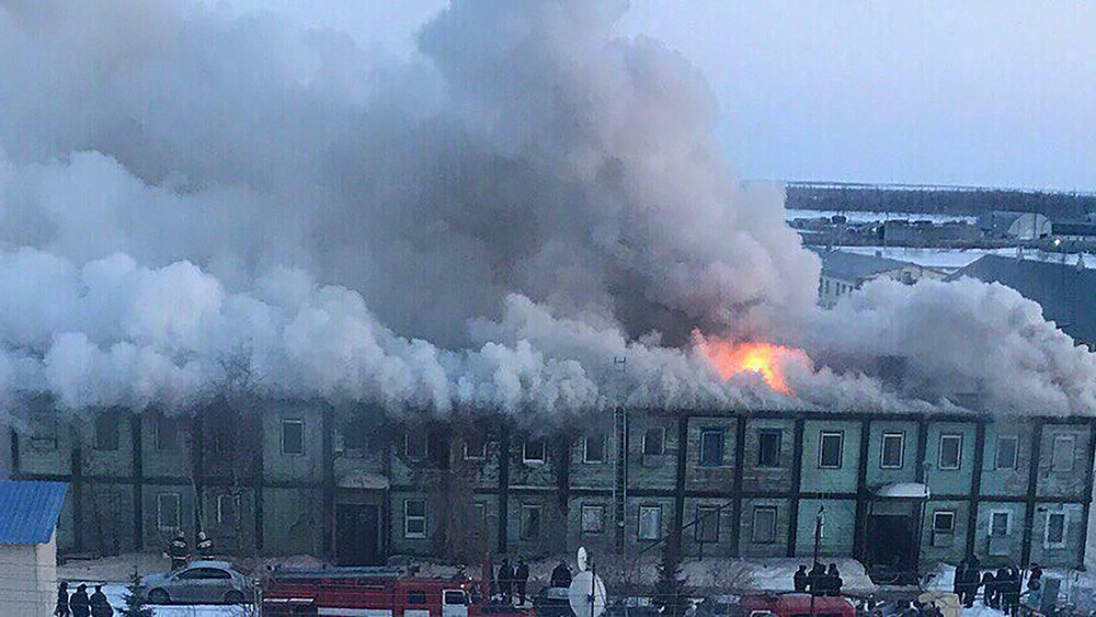 Реновация по-ямальски: жильцов сгоревших домов переселили в общежития к бомжам