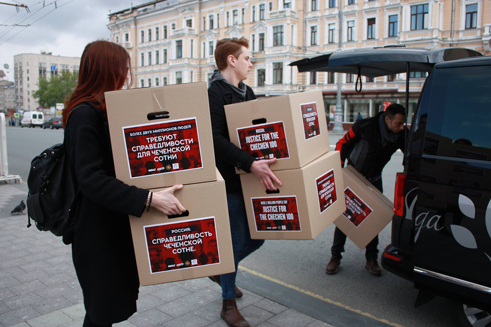 Полиция обвинила активистов с петициями в защиту геев в организации несогласованного митинга