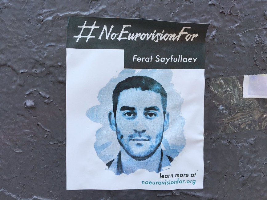 Одна из листовок компании в поддержку политзаключенных украинцев, удерживаемых в России. Фото: @yarko / twitter