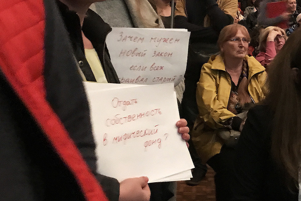 Во время встречи префекта Южного административного округа Алексея Челышева и жителей округа. Фото: Виталий Лапиков