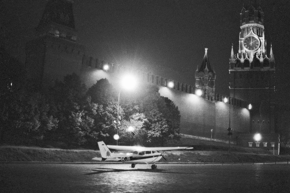 Самолет Матиаса Руста на Красной площади, 28 мая 1987 года. Фото: фотохроника ТАСС