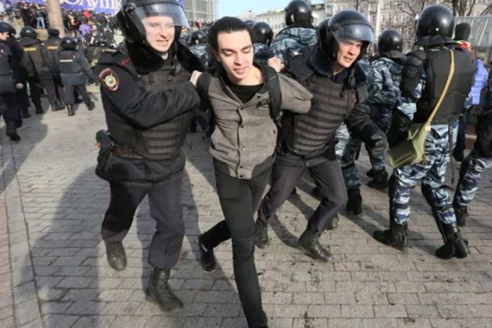 Кадр задержания Ефрема Сармазова. Источник: Радио Собода
