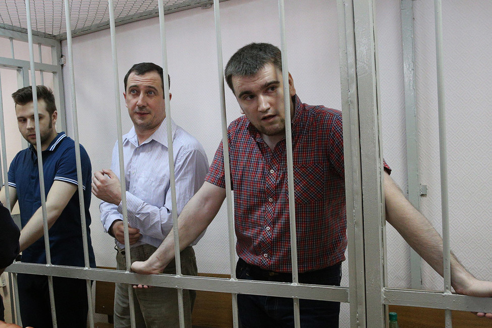 Илья Гущин, Александр Марголин и Алексей Гаскаров (слева направо) в Замоскворецком суде, 2014 год. Фото: Михаил Почуев / ТАСС