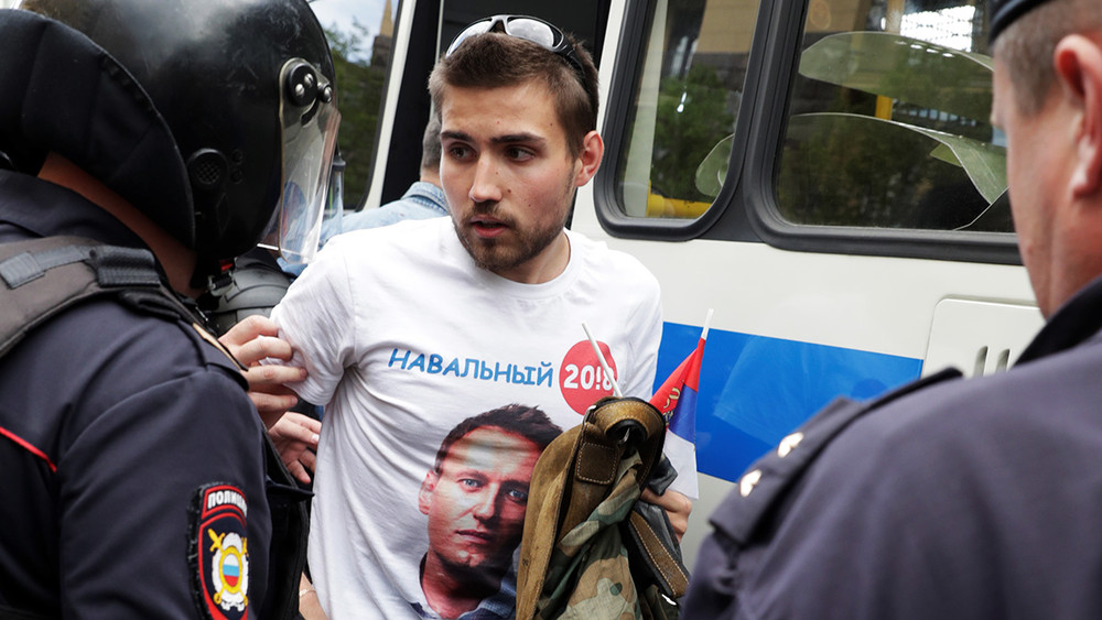 «Владимир Владимирович, все управляемо, Навальный в рамках». Политолог Сергей Маркелов — о возможных последствиях акции 12 июня