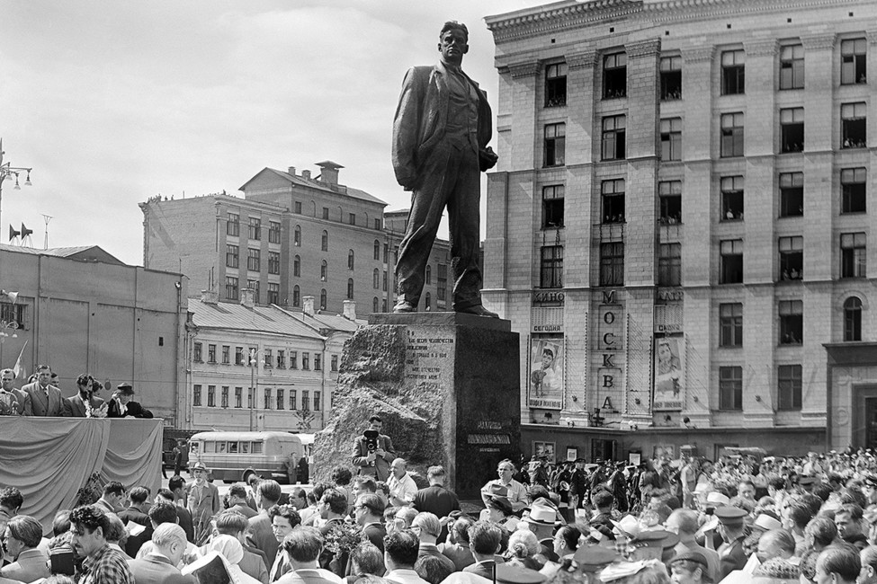 Открытие памятника поэту Владимиру Маяковскому в Москве, 1958 год. Фото: Фотохроника ТАСС