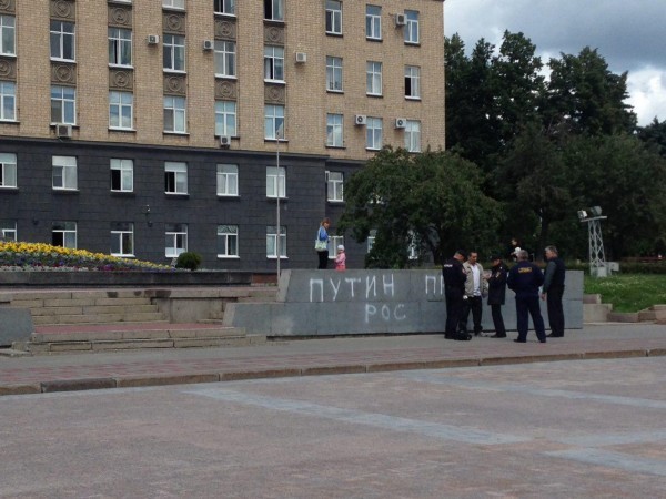В Орле задержали мужчину за граффити «Путин предатель»