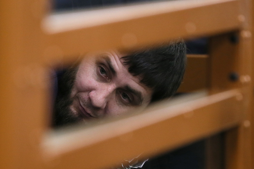 Обвиняемый в убийстве Бориса Немцова Заур Дадаев в здании суда. Фото: Сергей Савостьянов / ТАСС
