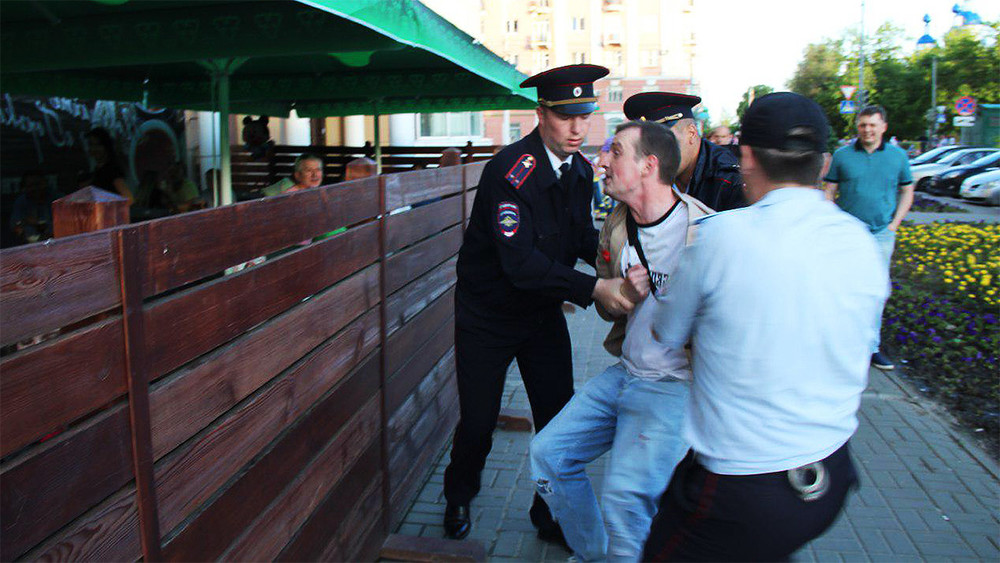 Тамбов. Журналист рассказал, как его задержали 12 июня после неудобного вопроса вице-губернатору