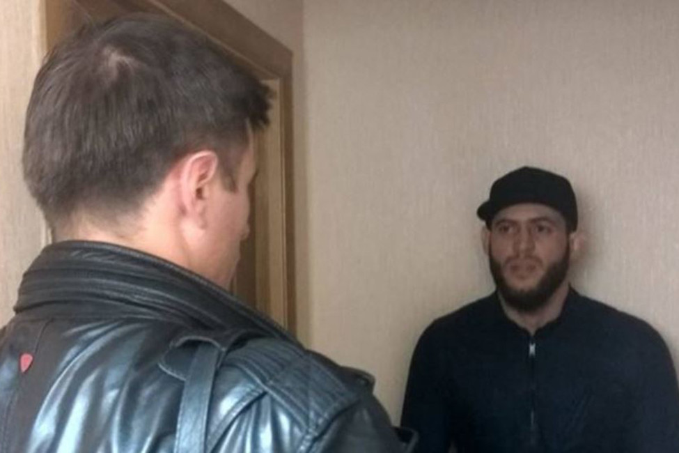 «Амриева все равно пытаются удерживать». Дело бойца ММА уже закрыто, но он незаконно остается в розыске