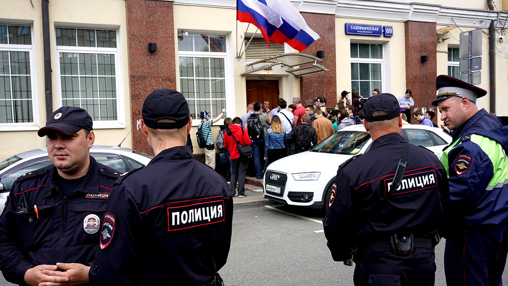 «Они пытаются сорвать нам большое агитационное событие». Пресс-секретарь кампании Навального — об обысках в предвыборных штабах