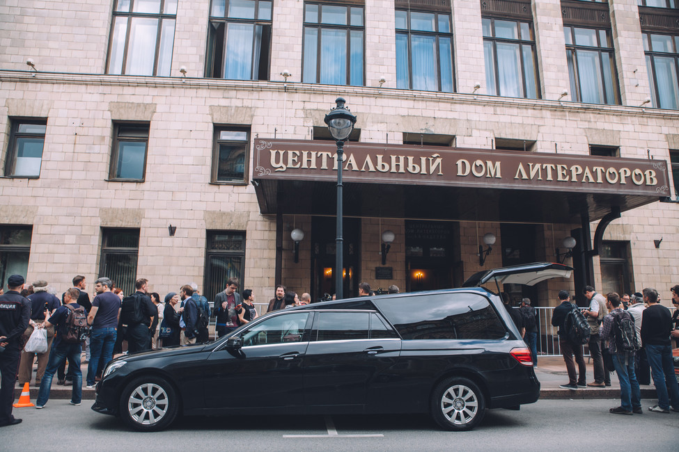 Во время церемонии прощания с Антоном Носиком в Центральном доме литераторов