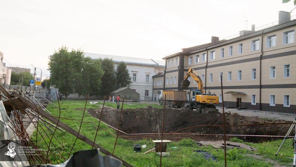 «Варварство редкое, беспредел полный». В Рязани разрушили древний православный храм и некрополь, а человеческие останки вывезли на свалку