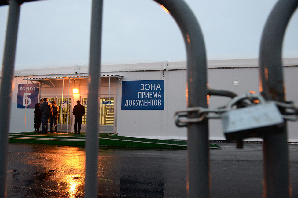 Многофункциональный миграционный центр в Сахарово. Фото: Геннадий Гуляев / Коммерсантъ