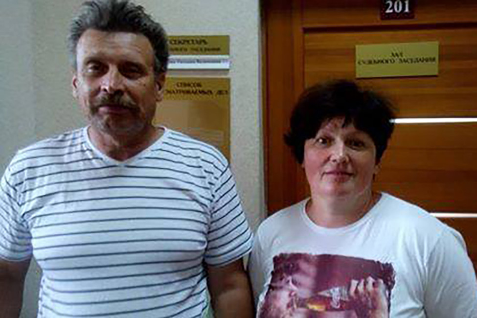Виктор Балдин и Елена Парий в здании суда. Фото: движение «Артподготовка»