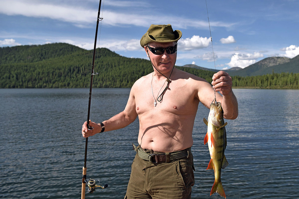 Владимир Путин рыбачил без спасательного жилета, чем подверг опасности свою жизнь и судьбу России
