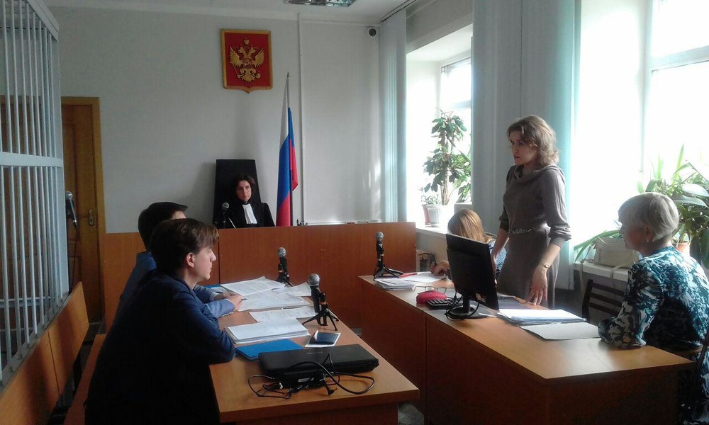 Дом Шредингера. В Архангельске судили активиста, прикрутившего табличку к дому «под снос»