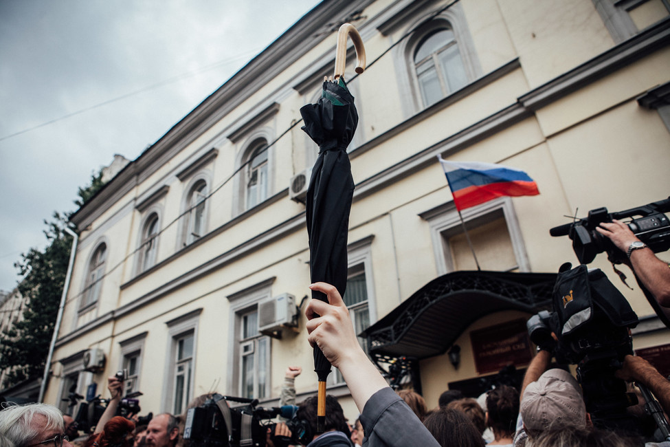 Акция в поддержку Кирилла Серебренникова у Басманного суда