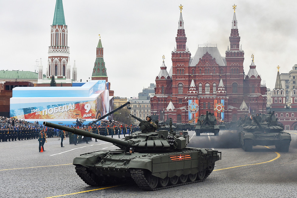 Танки Т-72Б3 во время парада на Красной площади. Фото: Дмитрий Духанин / Коммерсантъ