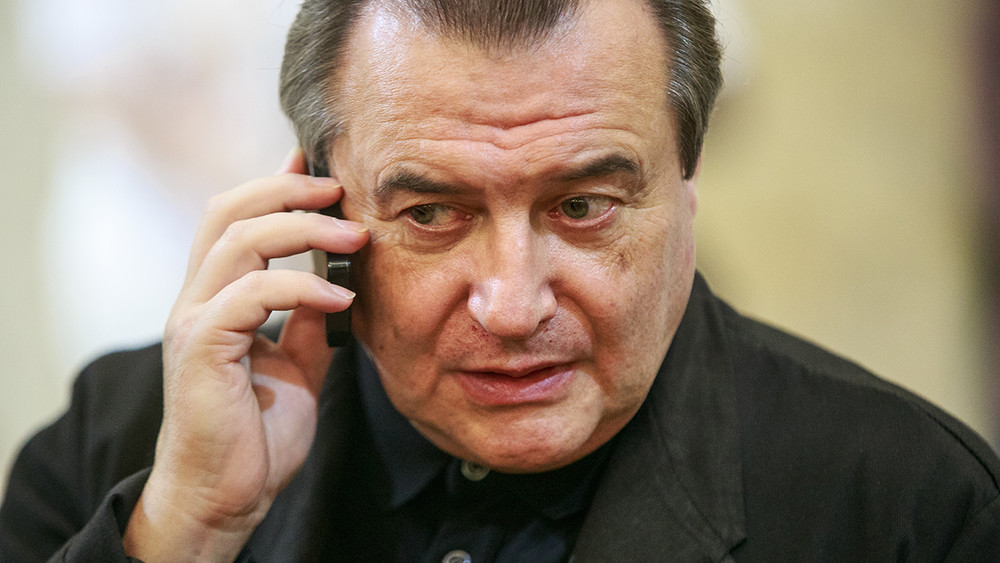 Неизвестные забросали студию Алексея Учителя «коктейлями Молотова»