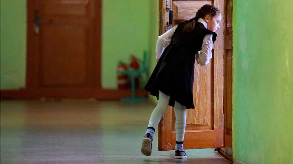 «Ты что, охренела?». В школе под Рязанью судимая учительница избила школьника