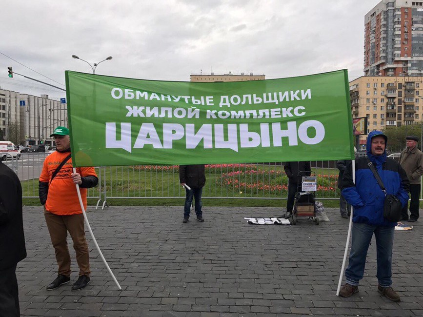 «Недавно умер еще один — на нервной почве». Дольщики ЖК «Царицыно» «копят трагичные истории» и уповают на детского омбудсмена