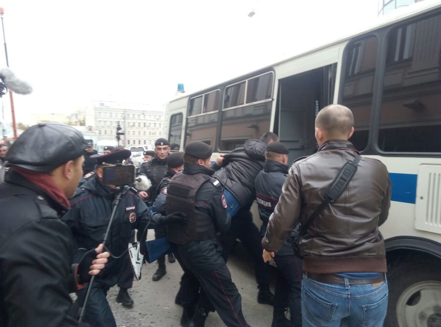 Возле московского офиса Google задержали активистов, протестующих против цензуры в YouTube
