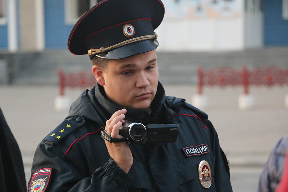 В Южно-Сахалинске восемь участников акции «За Навального» задержала полиция