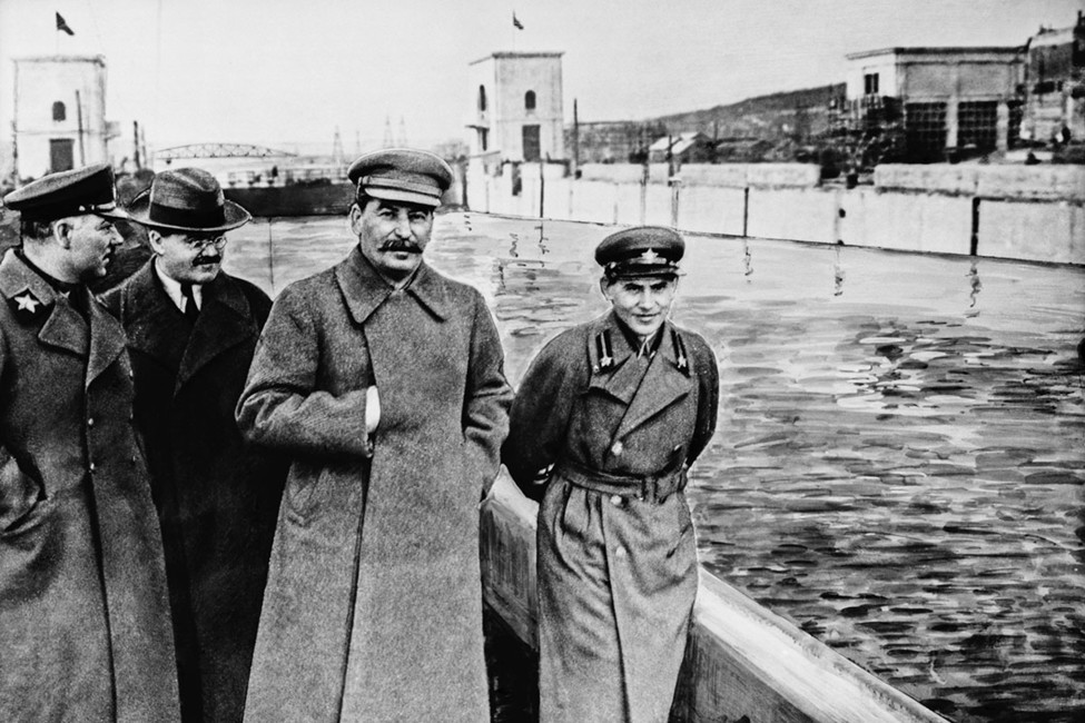 Климент Ворошилов, Вячеслав Молотов, Иосиф Сталин и Николай Ежов (слева направо), 1937 год. Фотохроника ТАСС